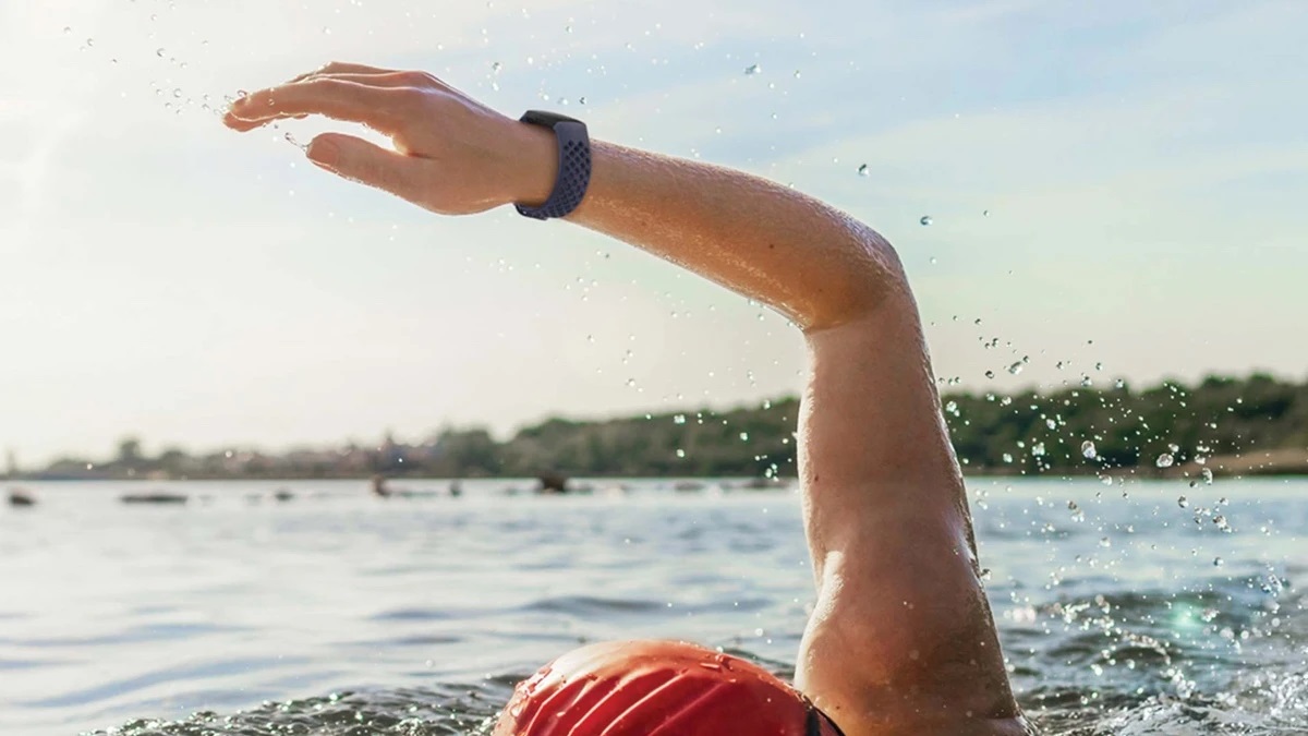Fitbit патентует новые технологии для плавания